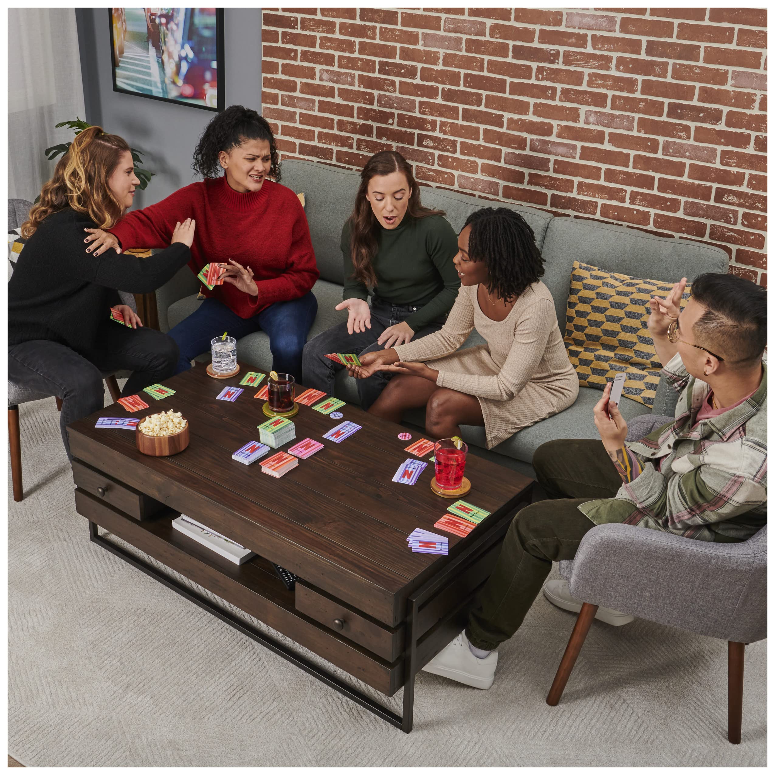 Spin Master Netflix Trending Now Card Game Board Game with Funny TV Show Cards Spin Master