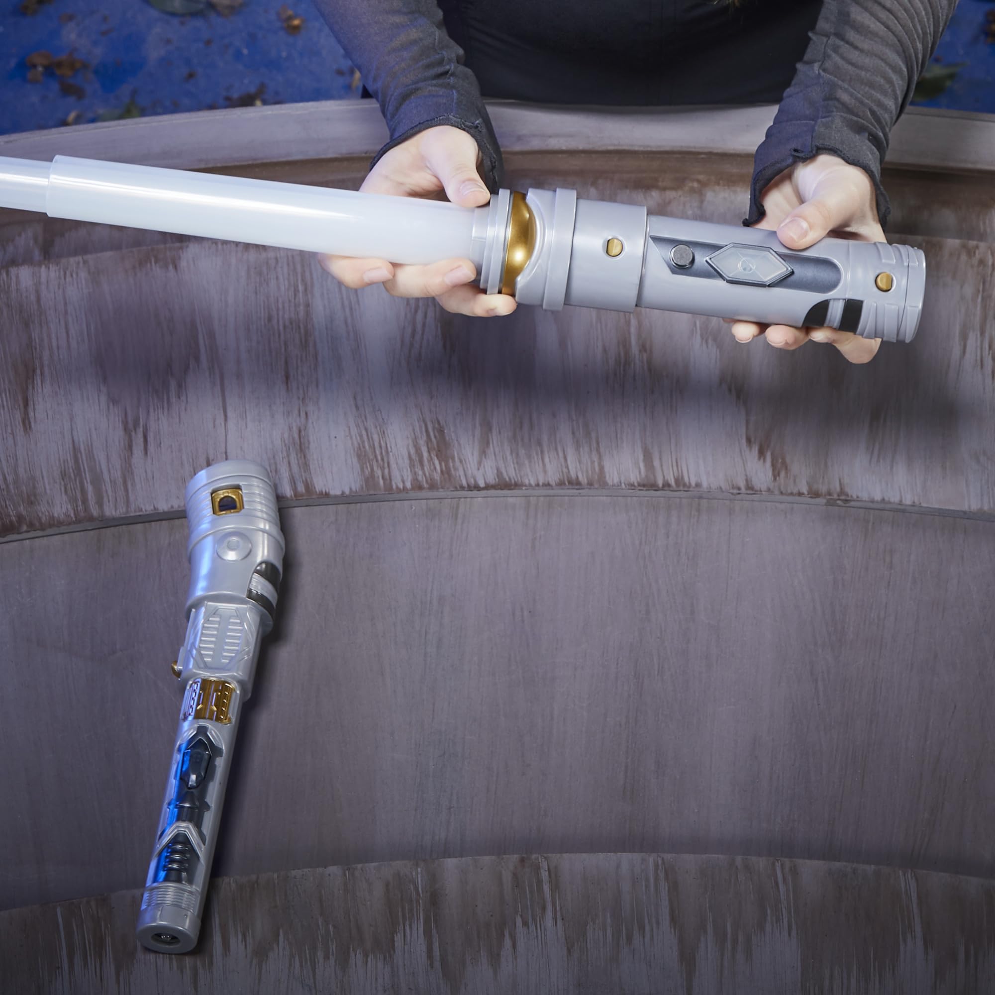 Hasbro Star Wars Lightsaber Forge Ahsoka Tano, White Customisable Electronic Lightsaber, Toys for Children Star Wars