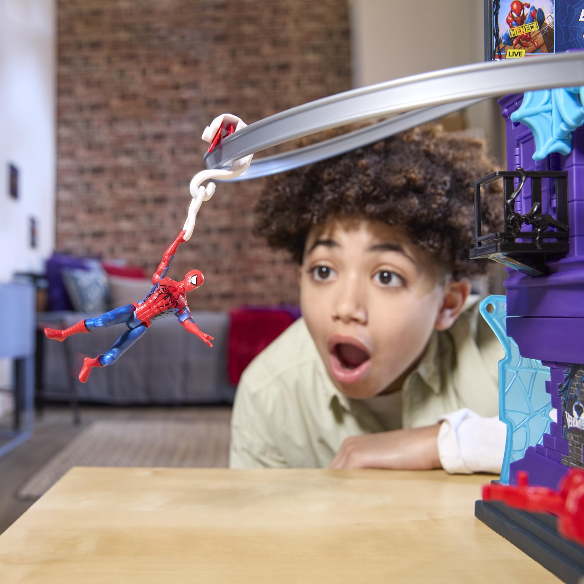 Hasbro Marvel Spider-Man VenomVersus Web Slinging City Playset
