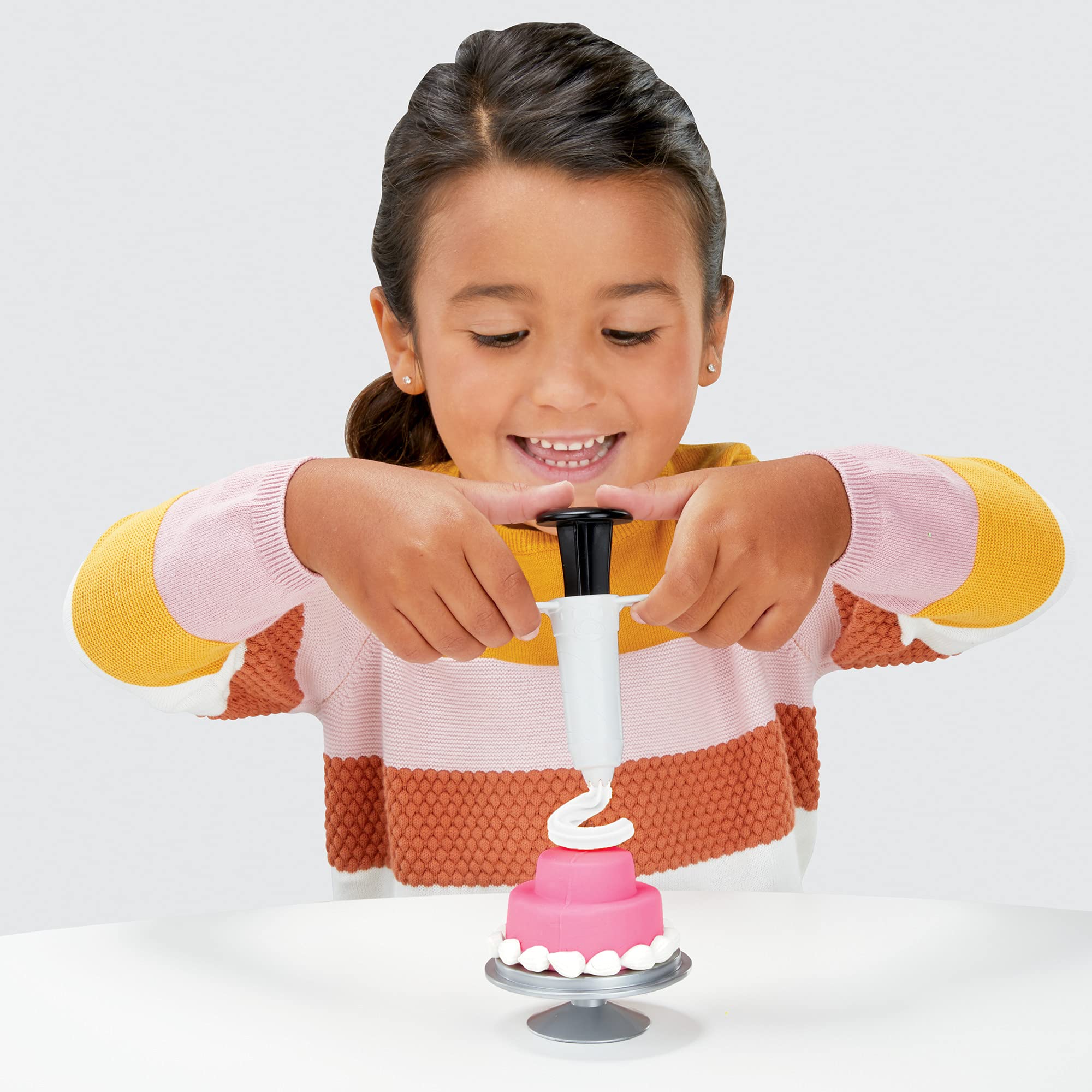 Hasbro Play-Doh Kitchen Creations Rising Cake Oven Playset with 5 Cans