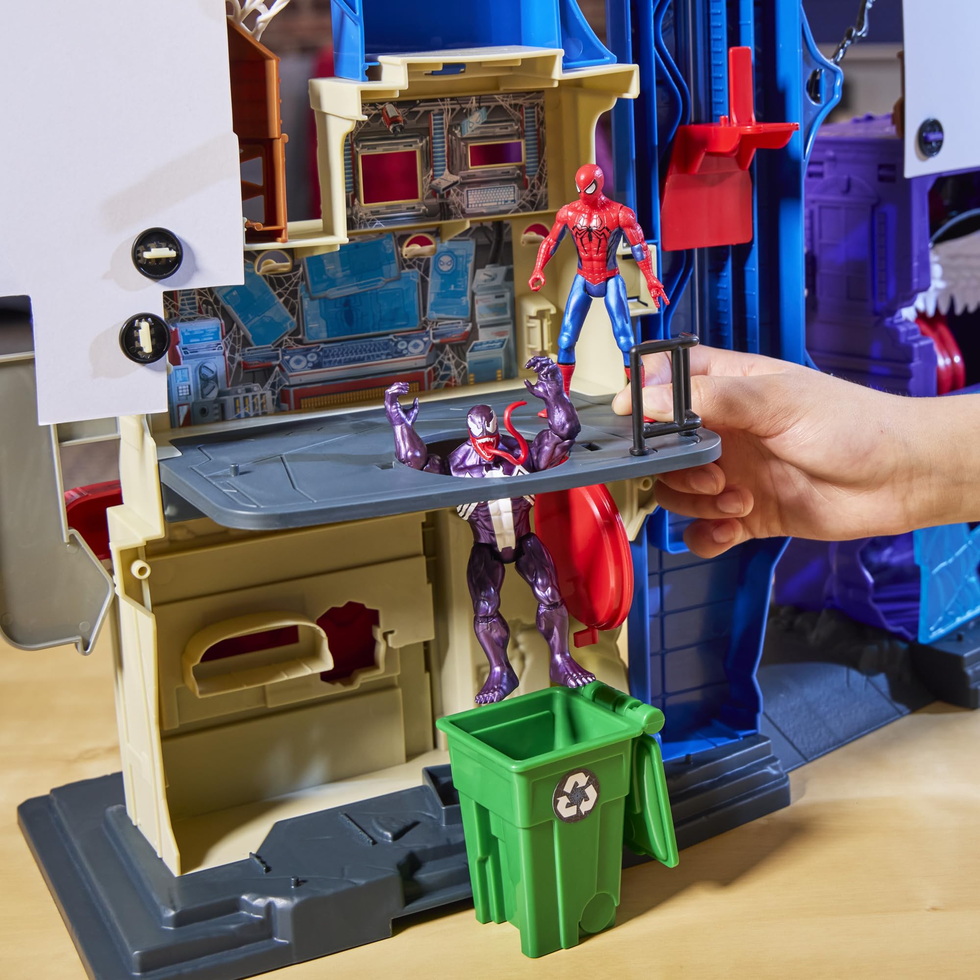 Hasbro Marvel Spider-Man VenomVersus Web Slinging City Playset