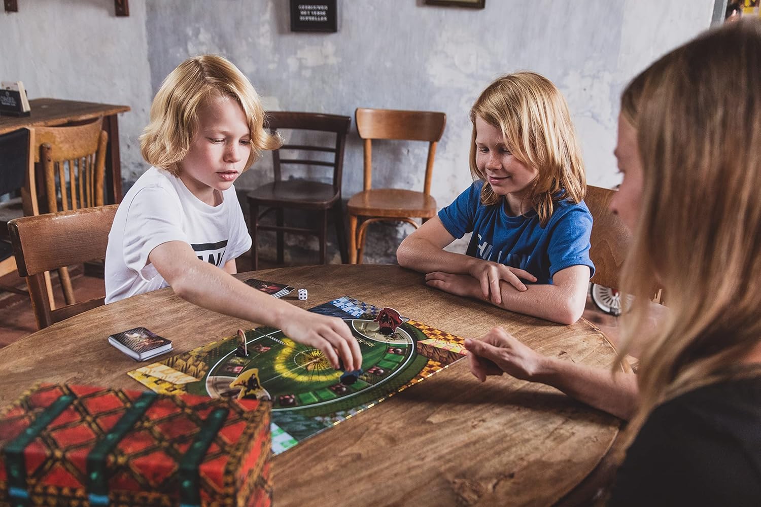 Cartamundi Harry Potter Seek The Snitch Board Game