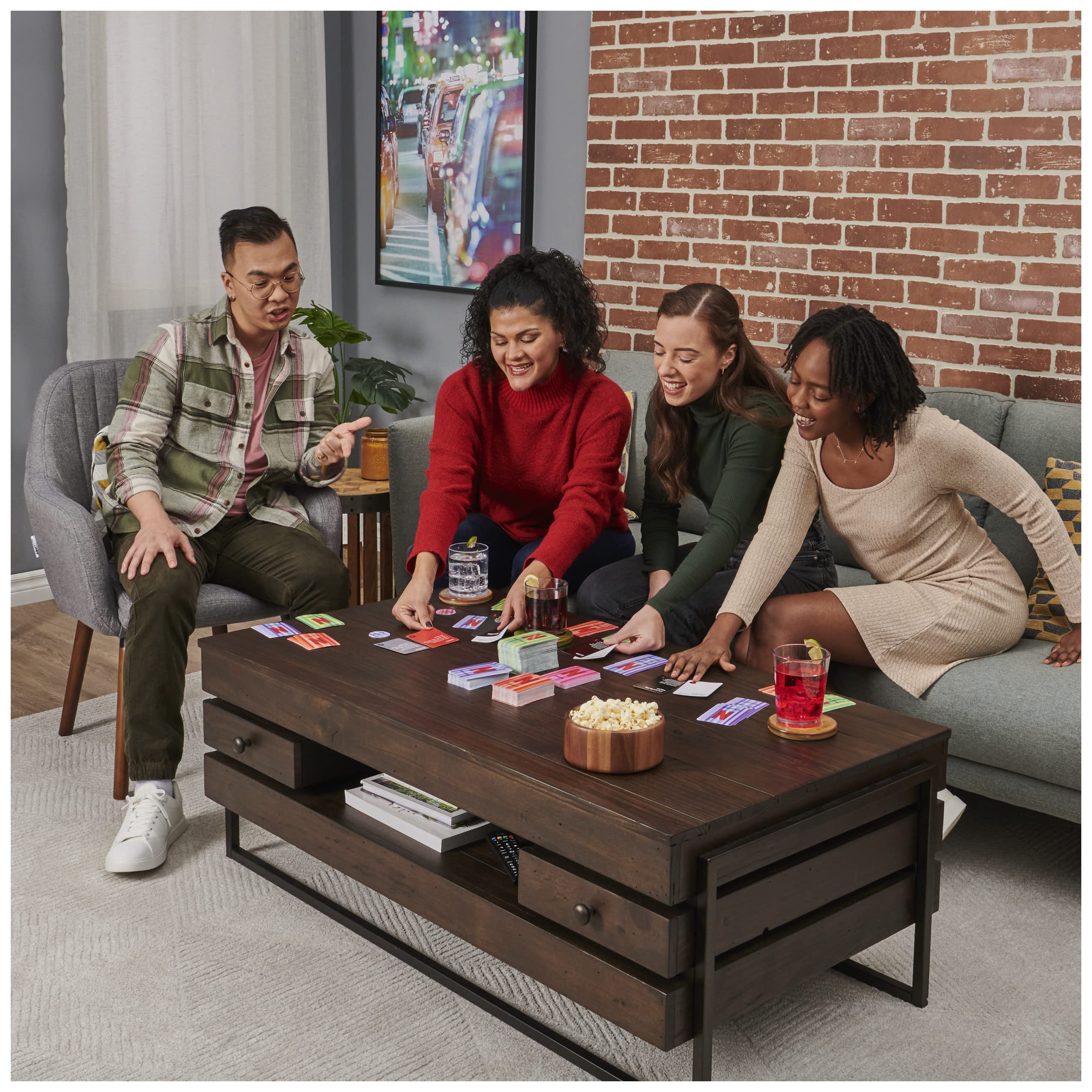 Spin Master Netflix Trending Now Card Game Board Game with Funny TV Show Cards Spin Master